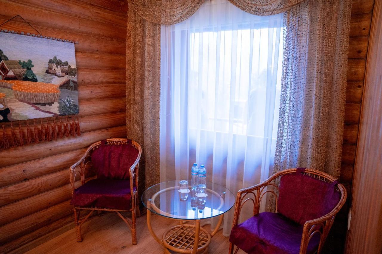 Отель Gostiniy Dvor Non-Stop Херсон Экстерьер фото